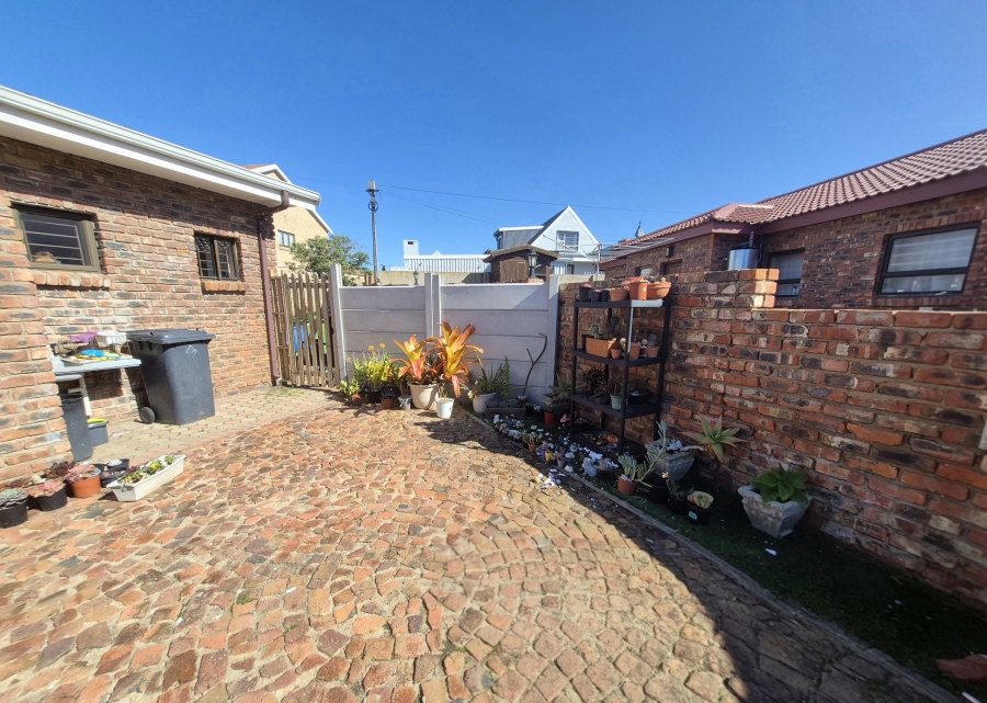 5 Bedroom Property for Sale in Dana Bay Western Cape